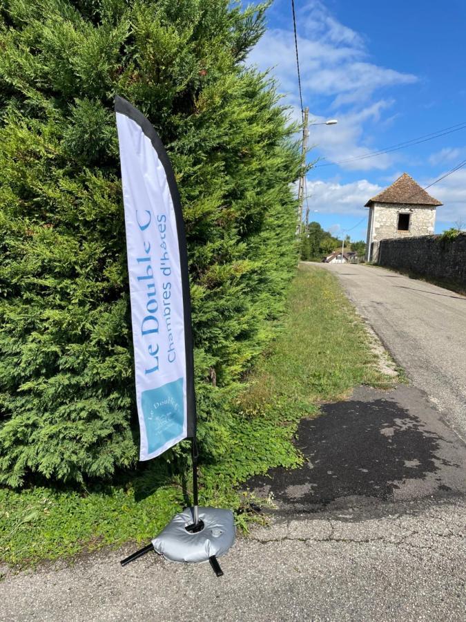Le Double C Bed and Breakfast Saint-Victor-de-Morestel Buitenkant foto